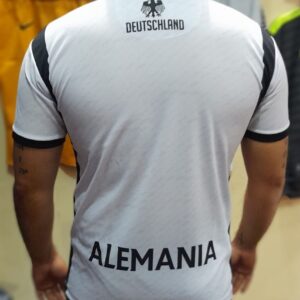 Primer equipamiento de Alemania Qatar 2022