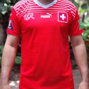 Primer equipamiento de Suiza Qatar 2022